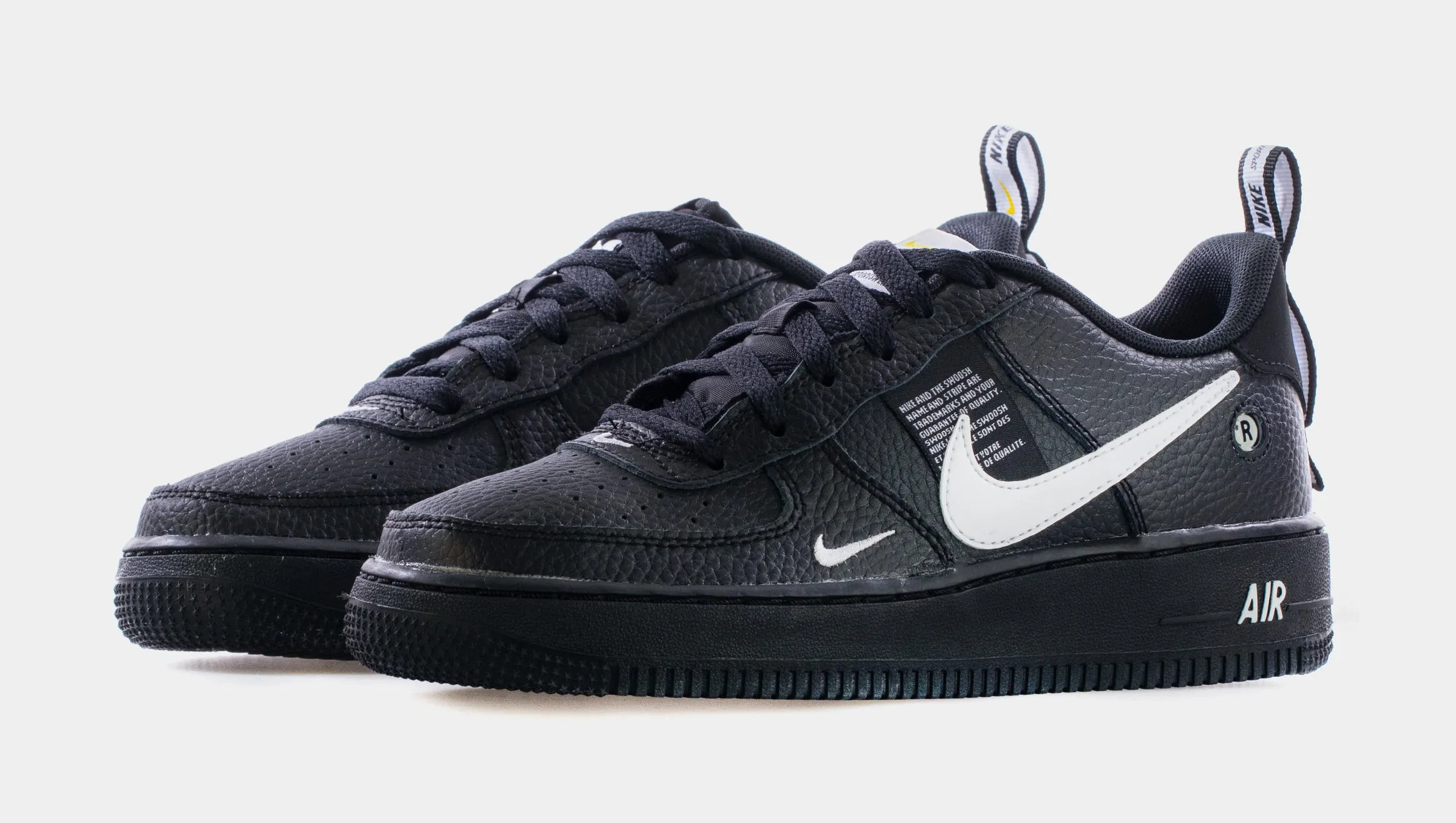 Air Force 1 07 LV8 Utility Grade School Lifestyle Shoes (Black)