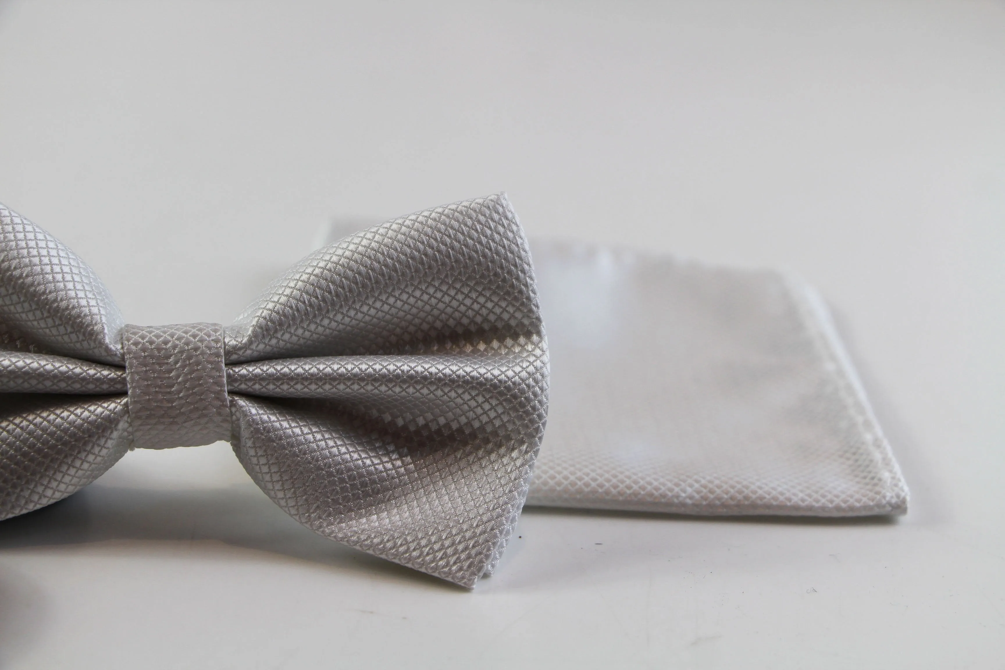 Mens White Plain Coloured Checkered Bow Tie & Matching Pocket Square Set